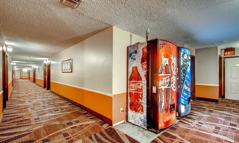 Фото Orangewood Inn & Suites Midtown