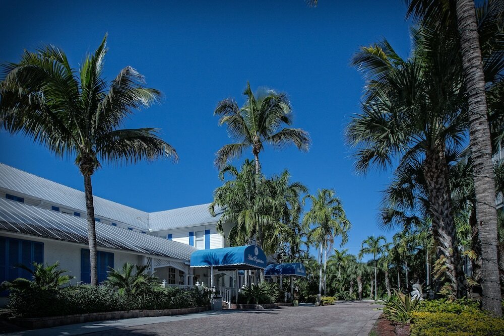 Фото Olde Marco Island Inn and Suites