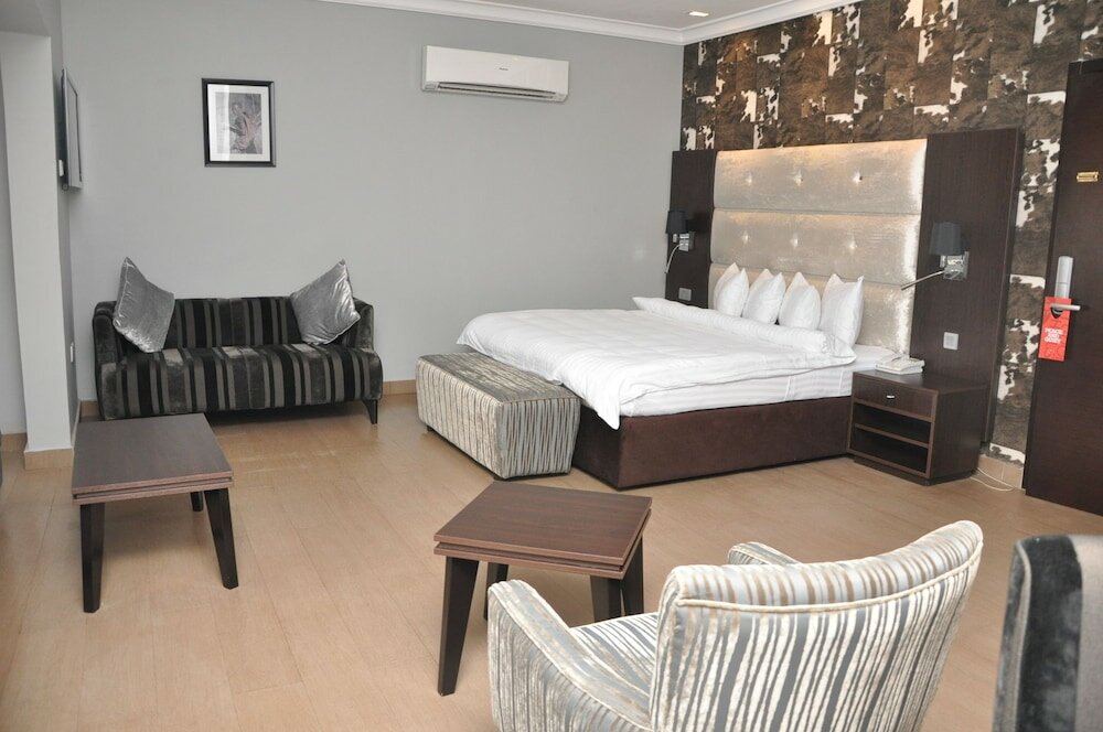 Фото Tudor House Hotel