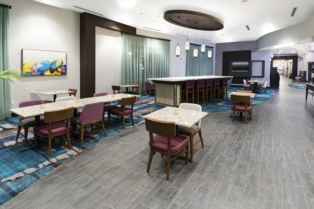 Фото Hampton Inn & Suites Raleigh Downtown