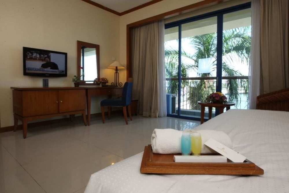 Фото Makassar Golden Hotel
