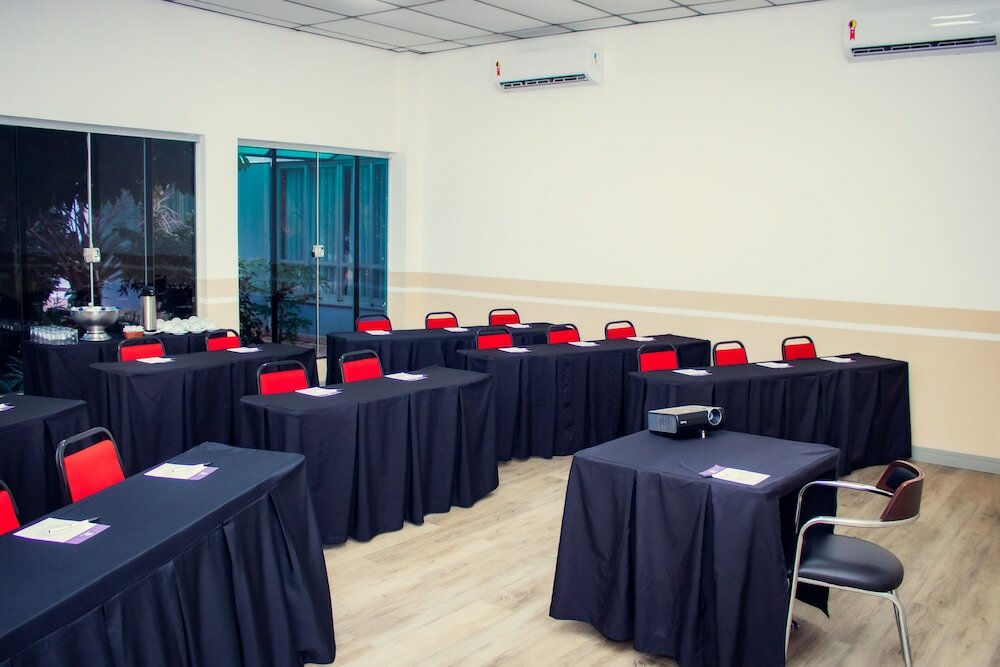 Фото Delcas Hotel