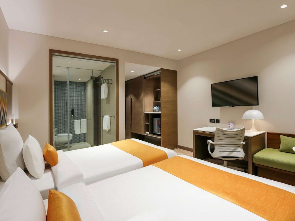 Фото Novotel Guwahati Gs Road Hotel