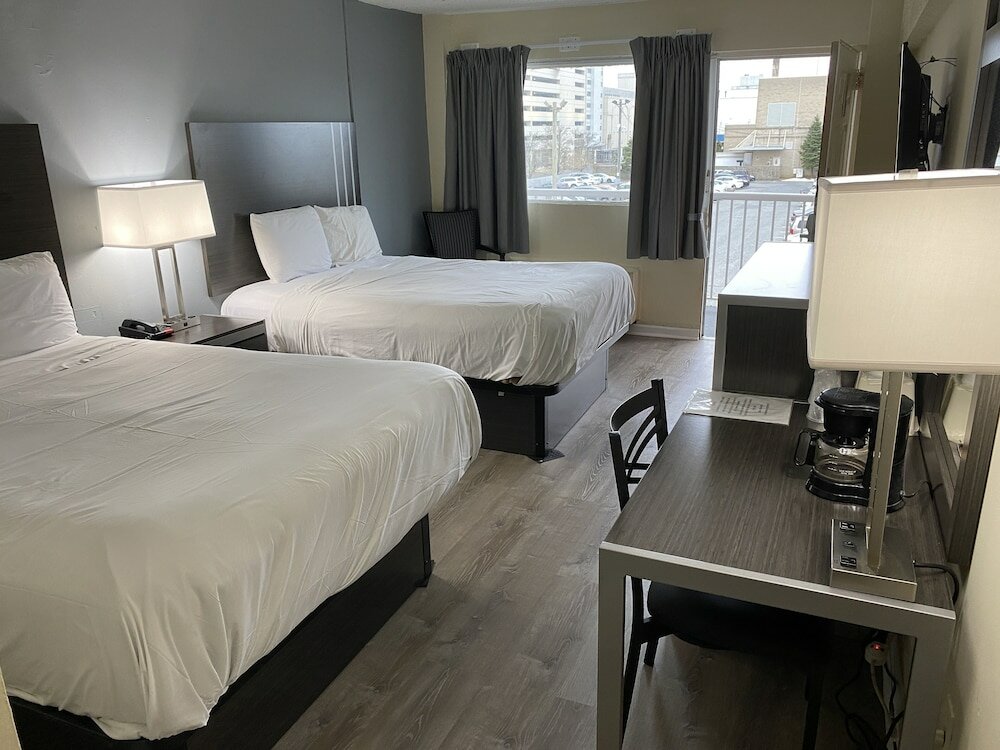 Фото Red Carpet Inn & Suites