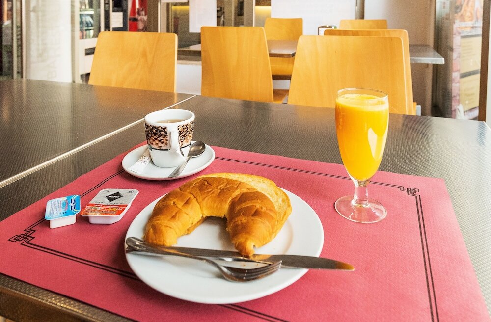 Фото Hostal La Lonja