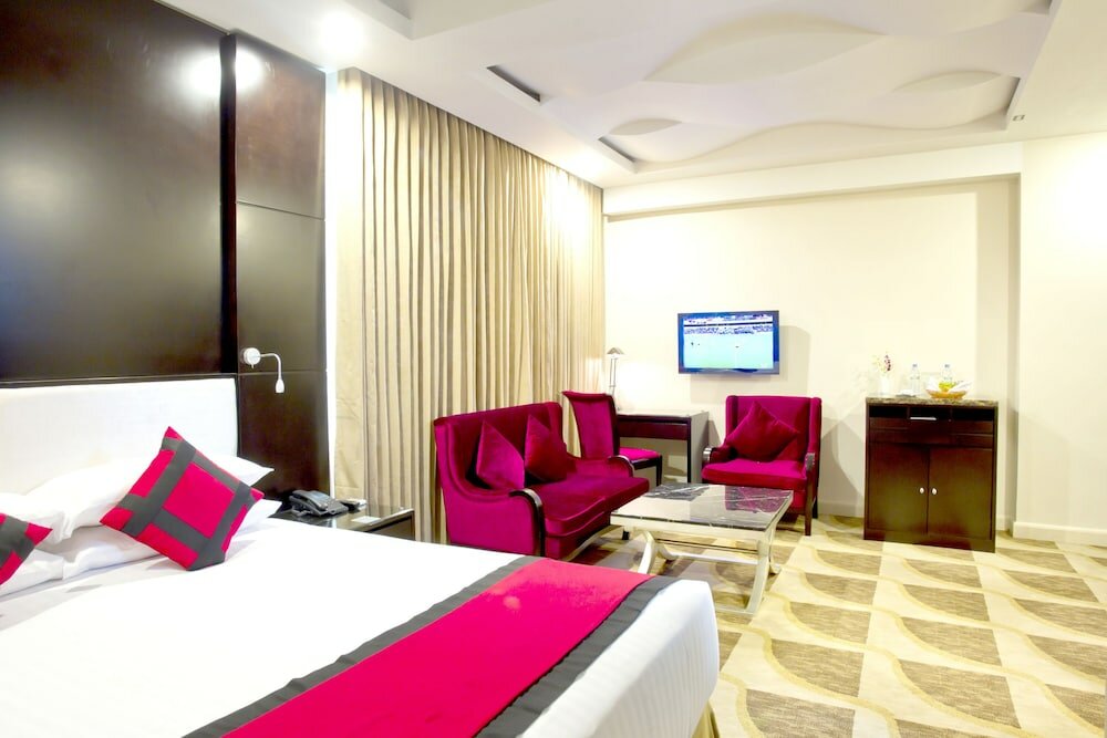 Фото Innotel Luxury Business Hotel