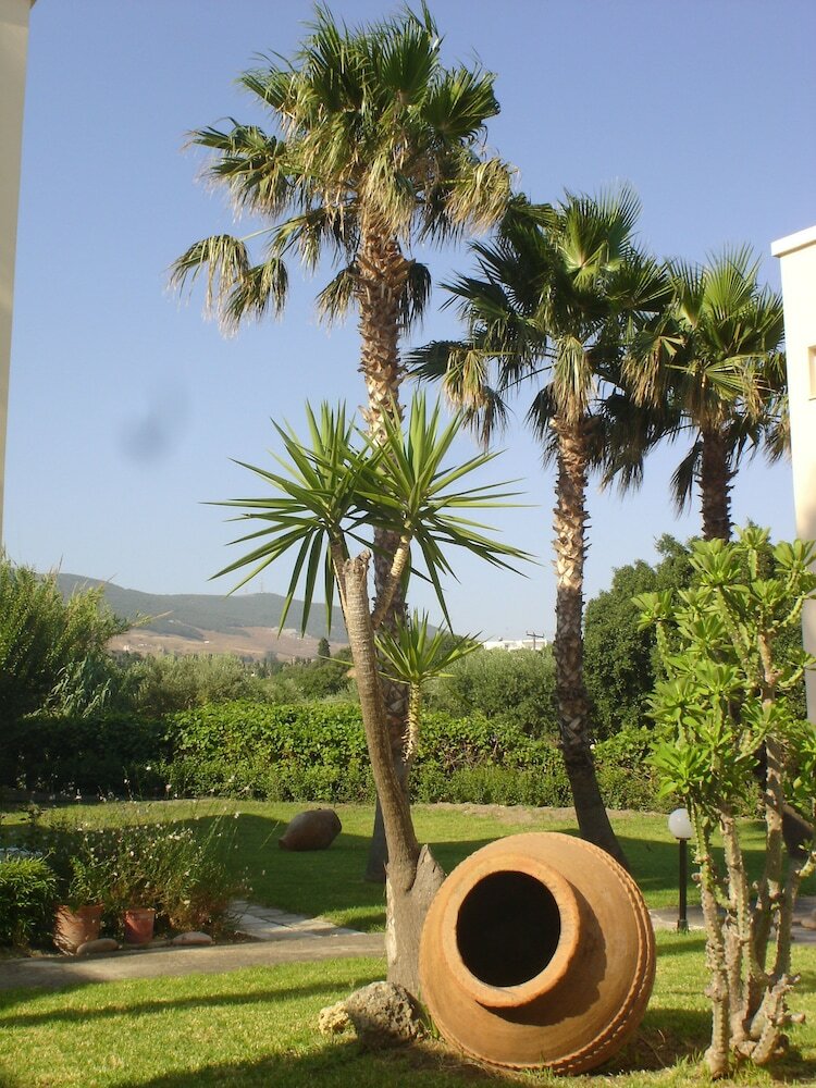 Фото Andromeda Hotel Apartments