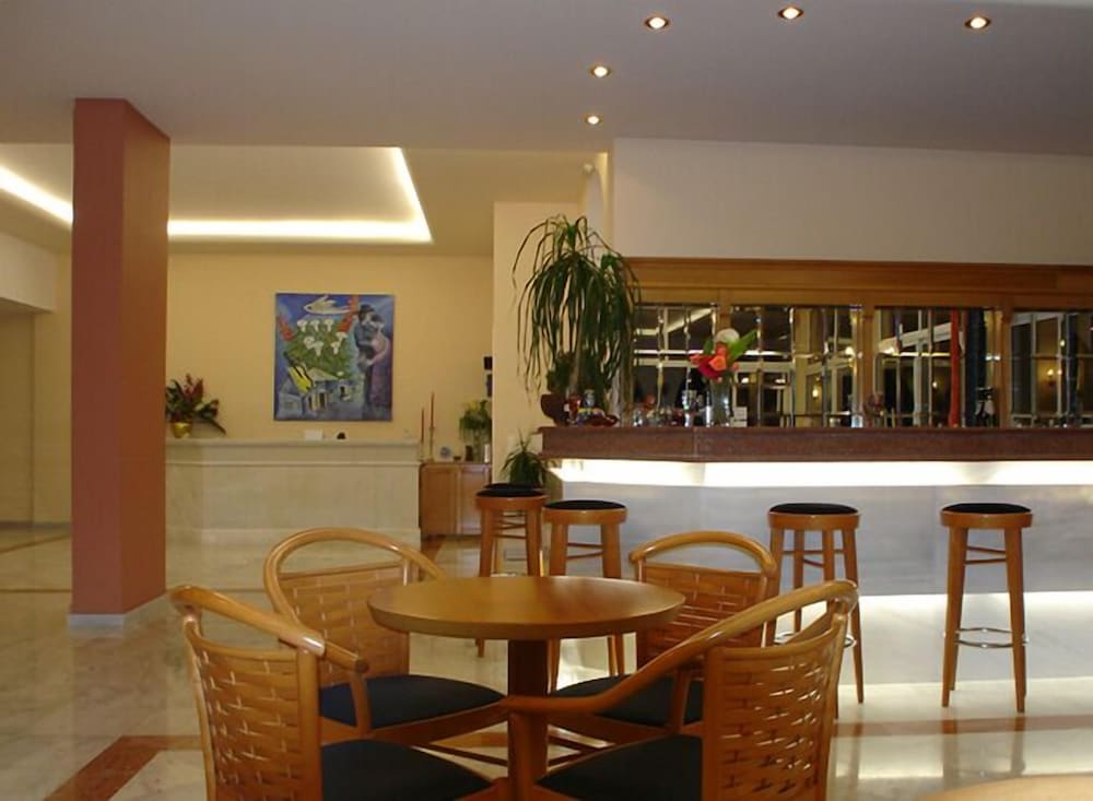 Фото Andromeda Hotel Apartments