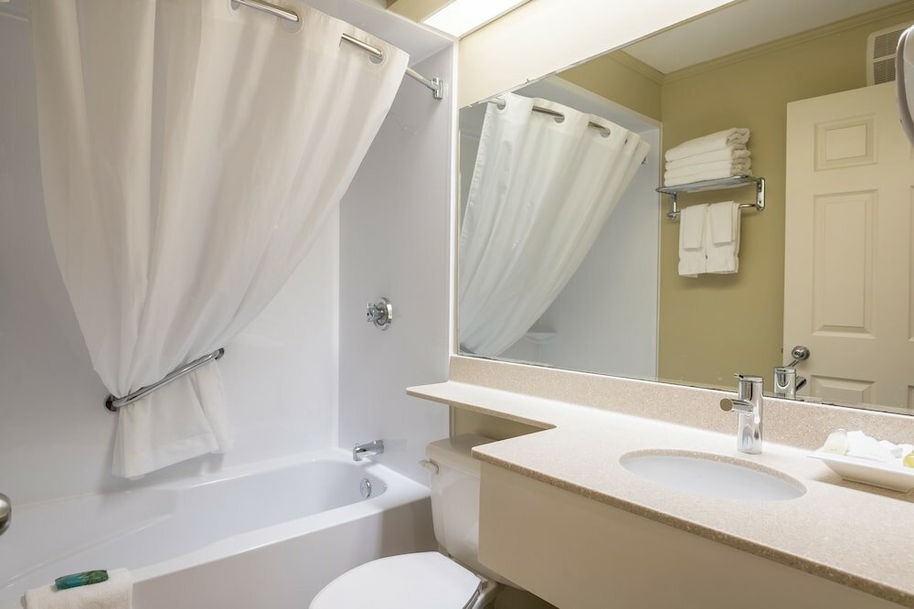 Фото Amsterdam Inn & Suites Moncton