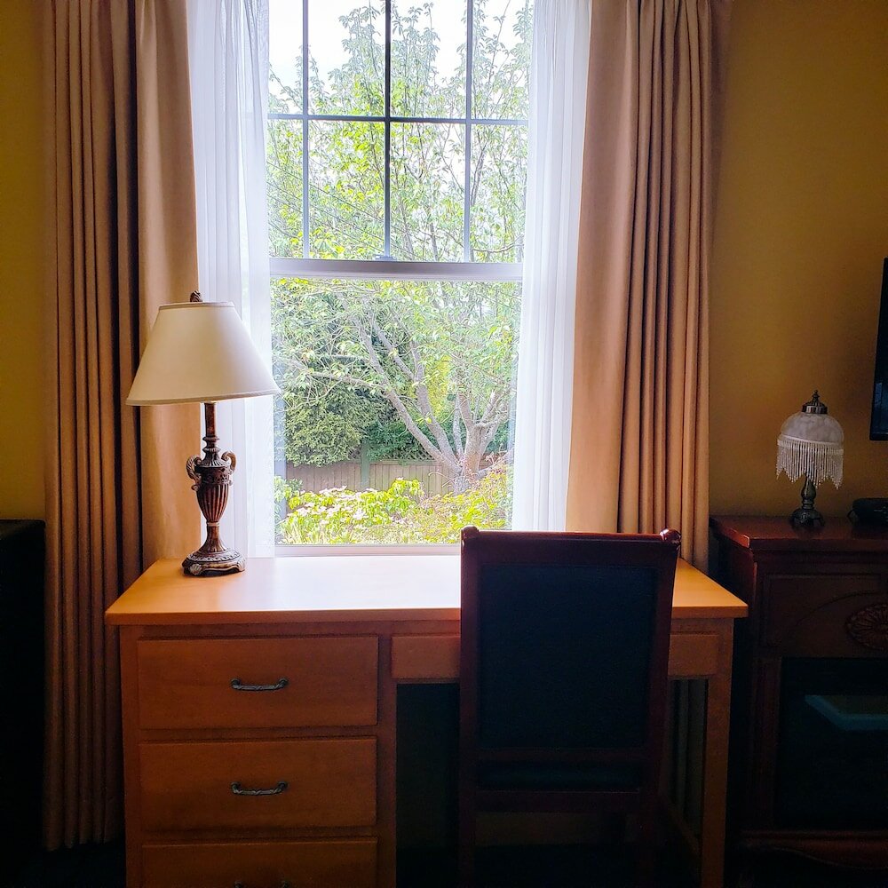 Фото James Bay Inn Hotel & Suites