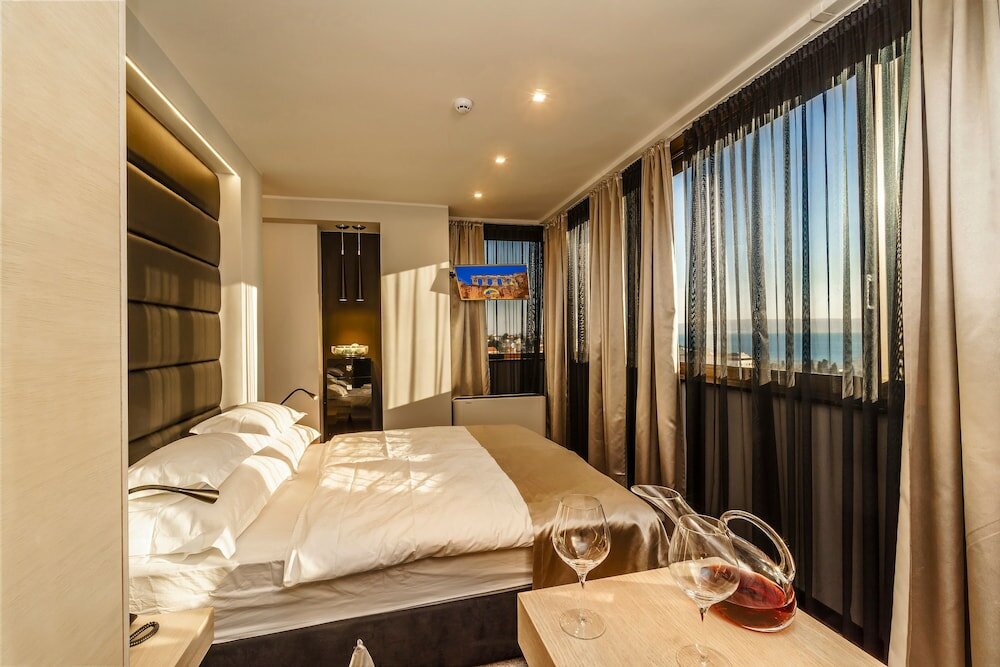 Фото The View Luxury Rooms