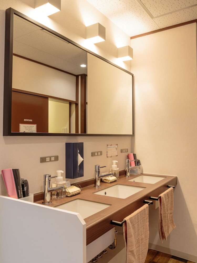 Фото J-Hoppers Hiroshima Guesthouse