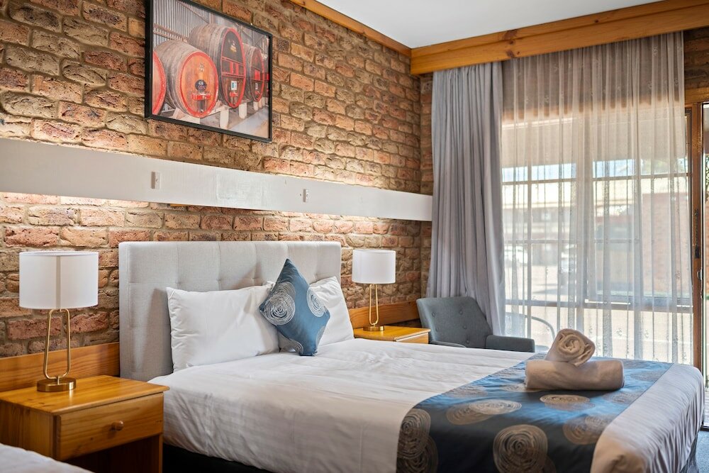 Фото The Settlement Historic Hotel