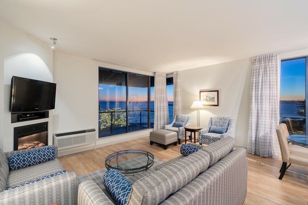 Фото Ocean Promenade Hotel