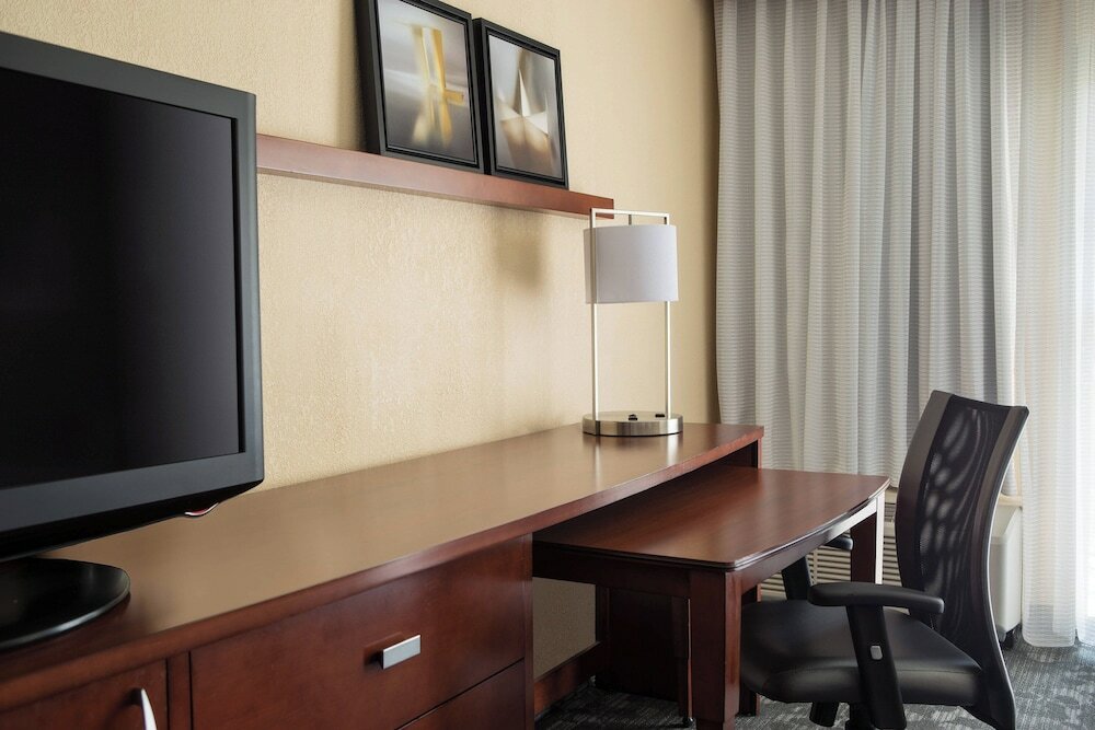 Фото Courtyard by Marriott Denver Central Park