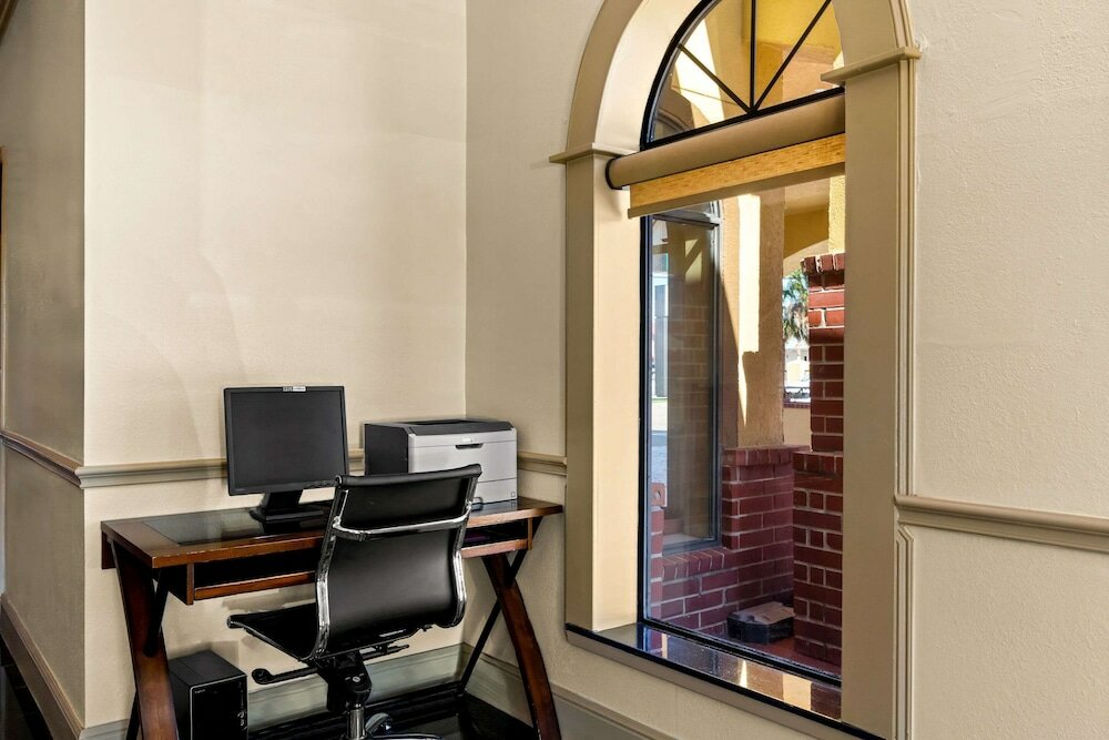 Фото Super 8 by Wyndham Bay City