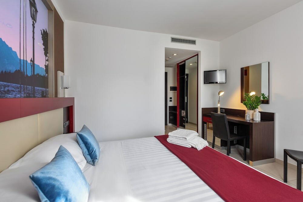 Фото Kairos Garda Hotel