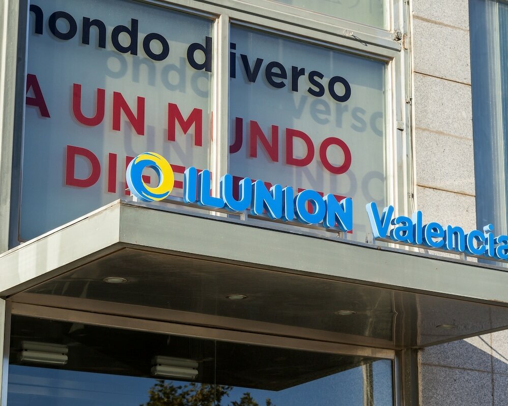 Фото Hotel Ilunion Valencia 3