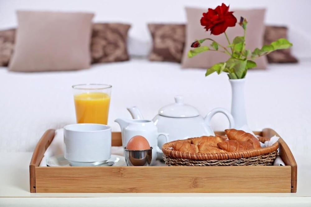 Фото White Rock Castle Hotel