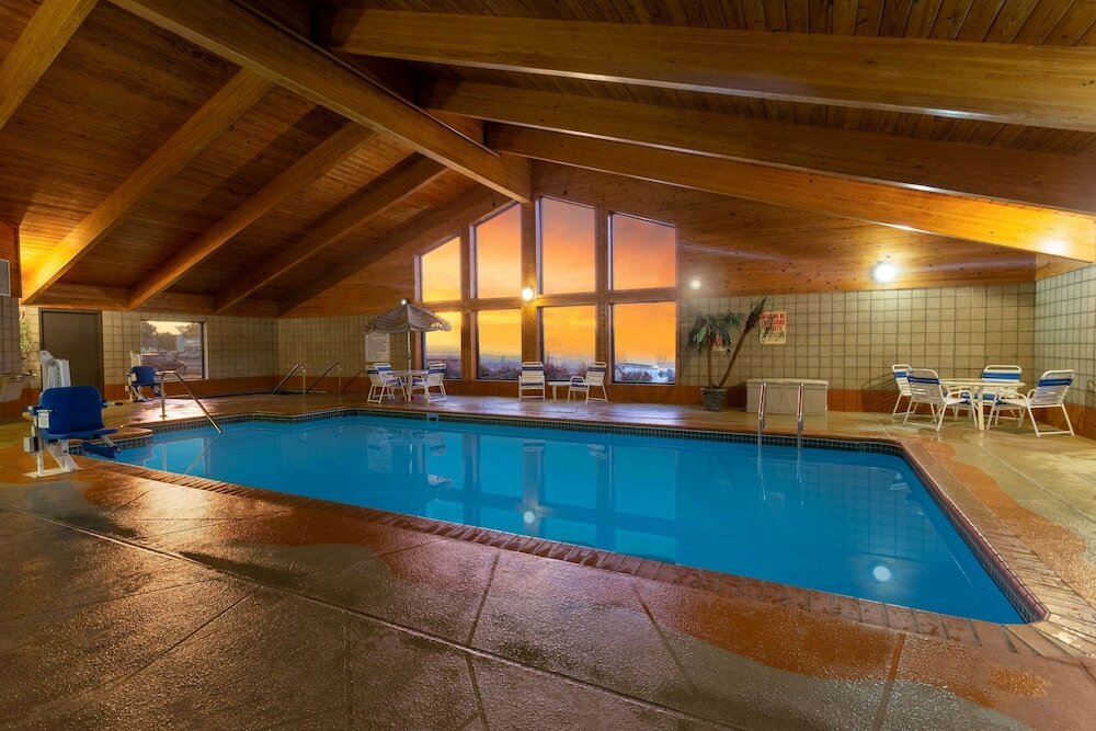 Фото AmericInn by Wyndham Hartford Wi