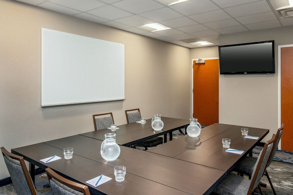 Фото Fairfield Inn & Suites by Marriott Saratoga Malta