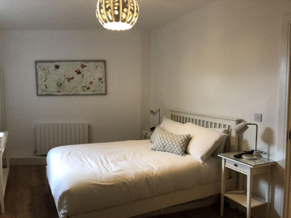 Фото Eyre Square Townhouse