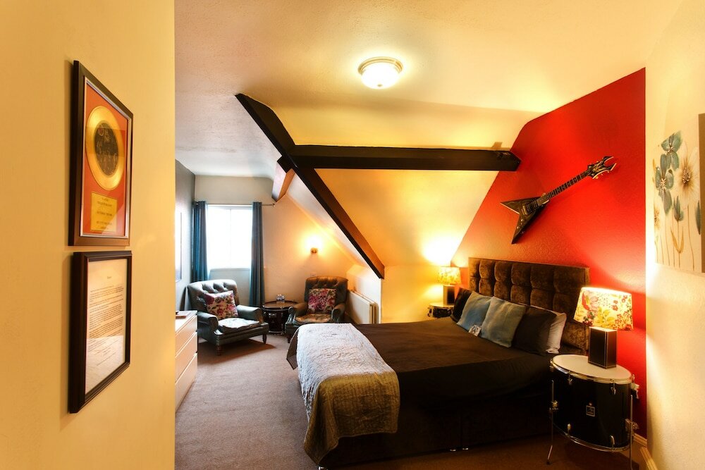 Фото The Saddle Inn