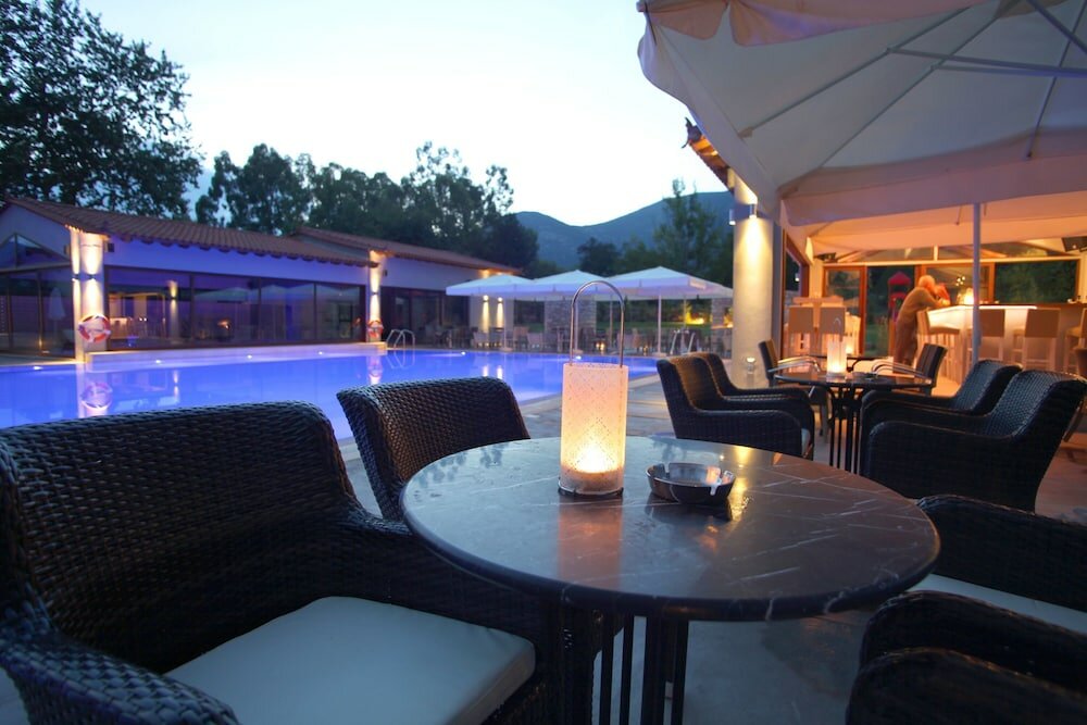 Фото Mont Helmos Hotel