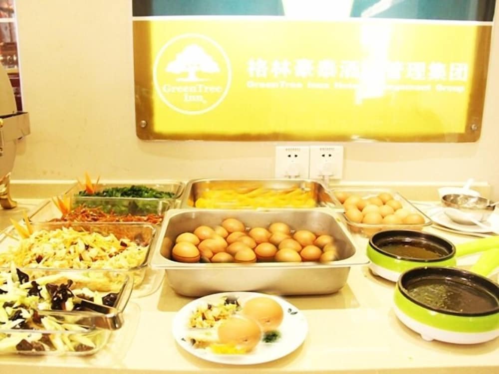 Фото GreenTree Inn Qingdao Development District Sdust Express Hotel