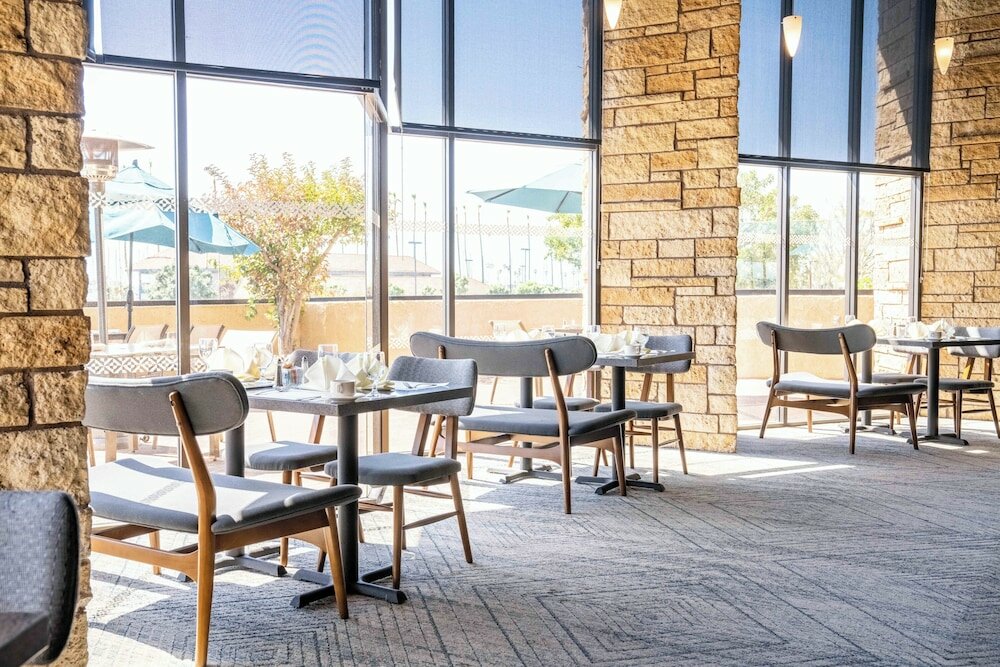 Фото Four Points by Sheraton Ventura Harbor Resort