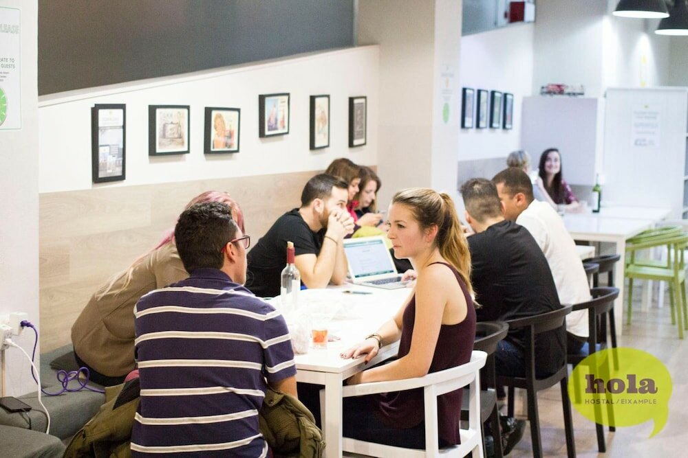 Фото Hola Hostal Eixample