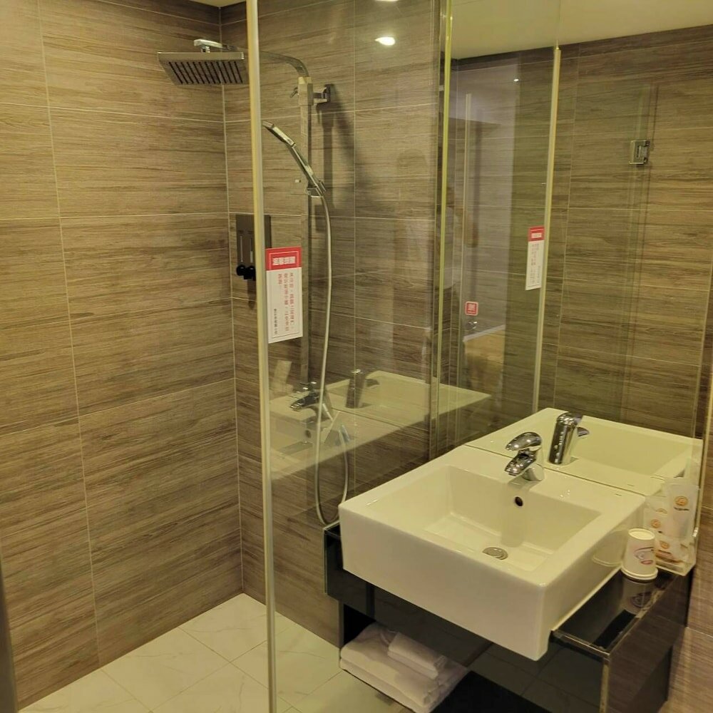 Фото Attic Hotel