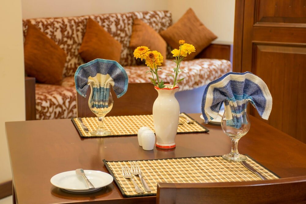 Фото Ceyloni City Hotel