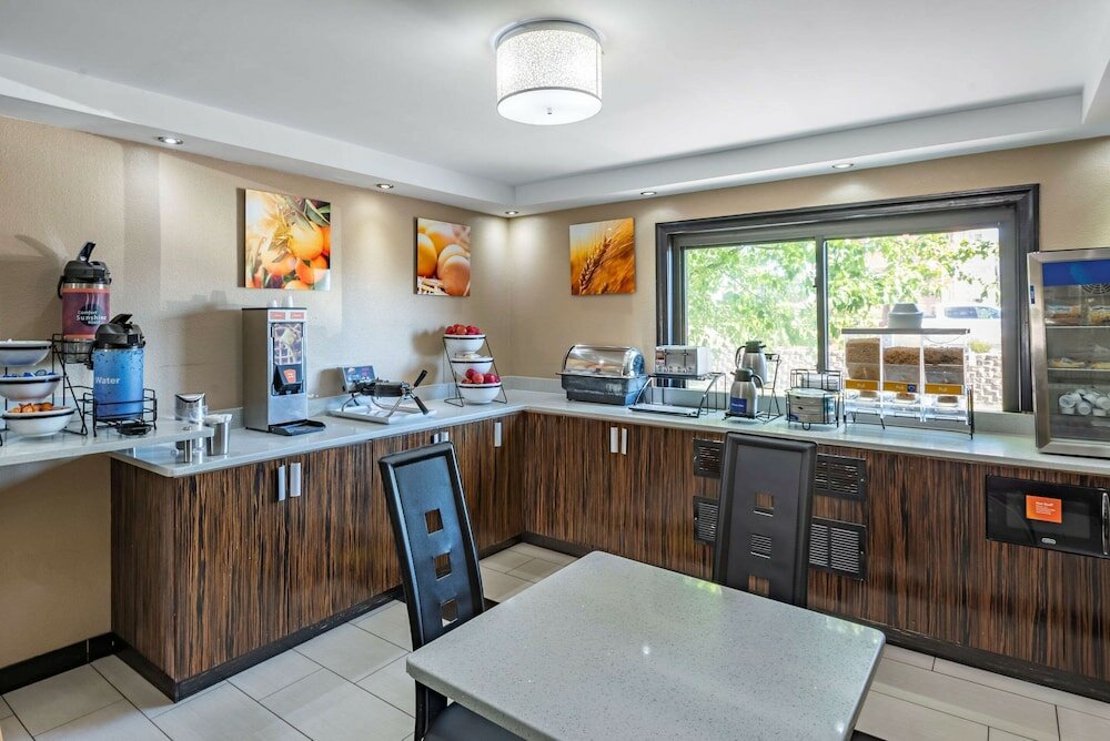 Фото Comfort Inn Edgewater on Hudson River