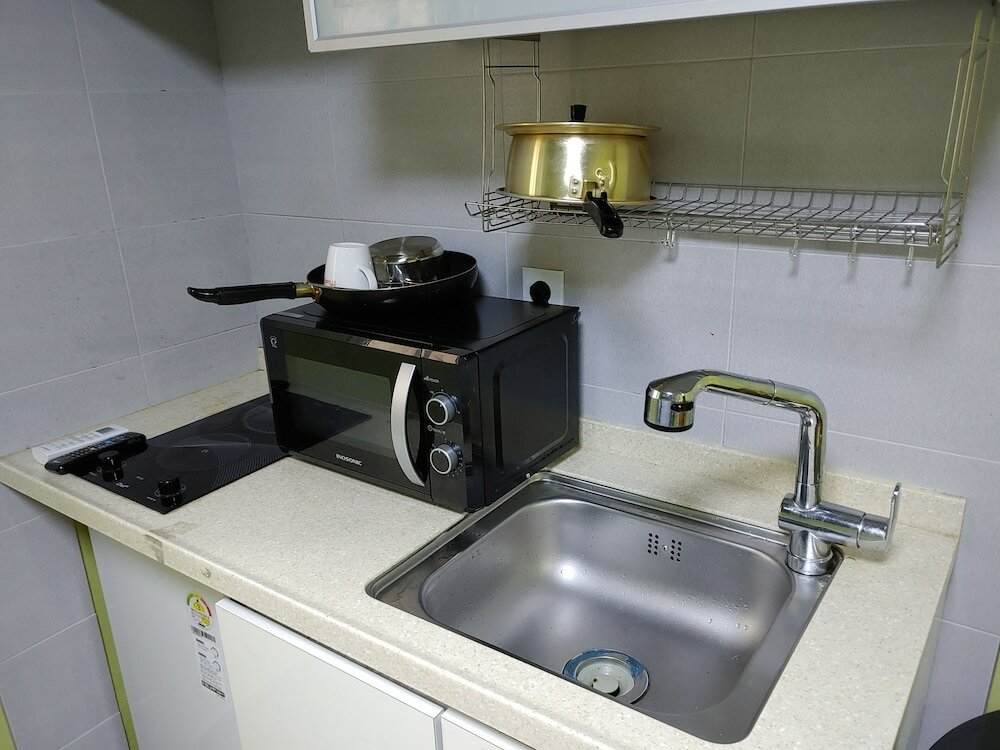 Фото Kw Hongdae Line Hostel