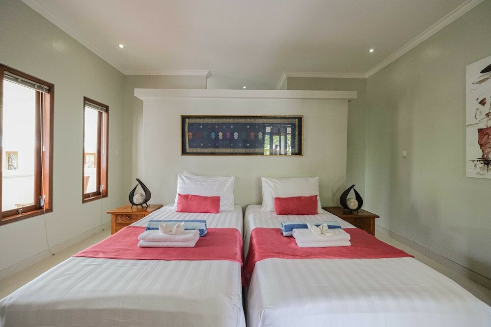 Фото Poinciana Resort Bali