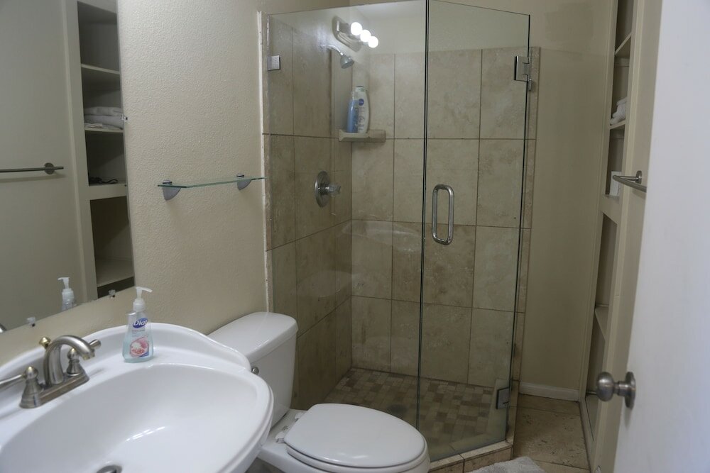 Фото Mini Mansion in Hollywood Hills