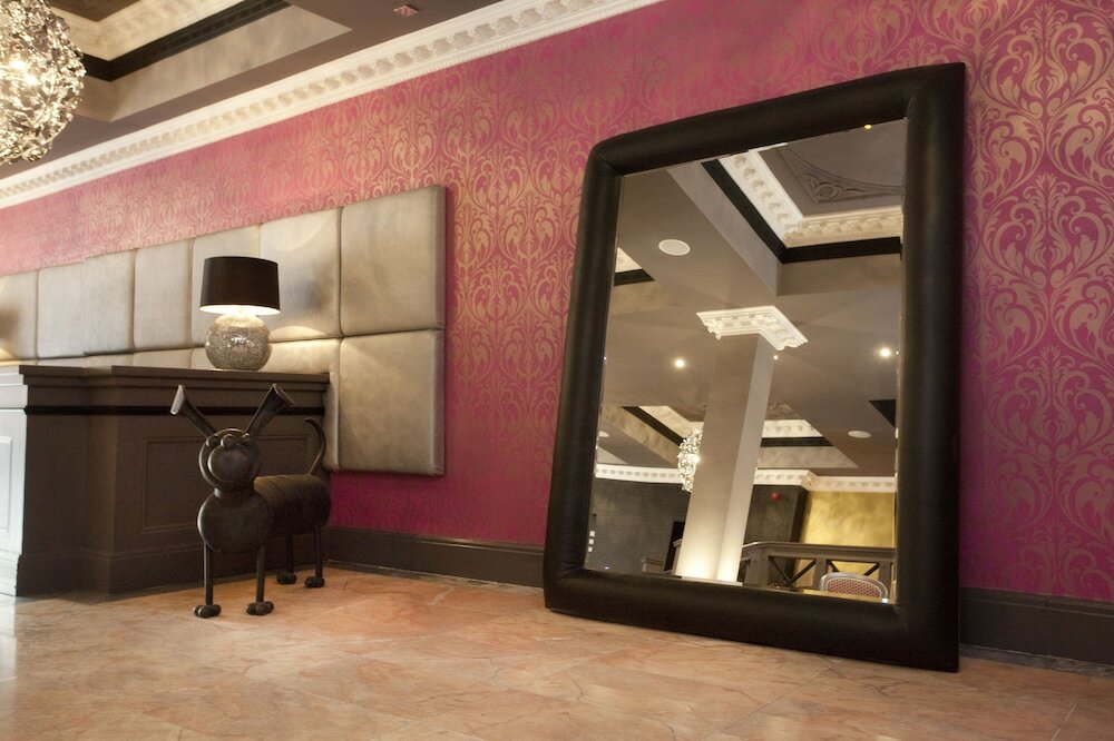 Фото St James Hotel, Bw Premier Collection