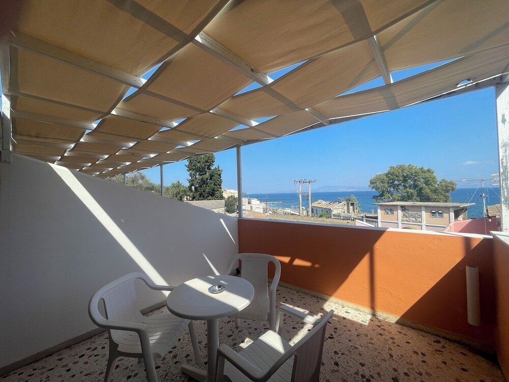 Фото Benitses Arches