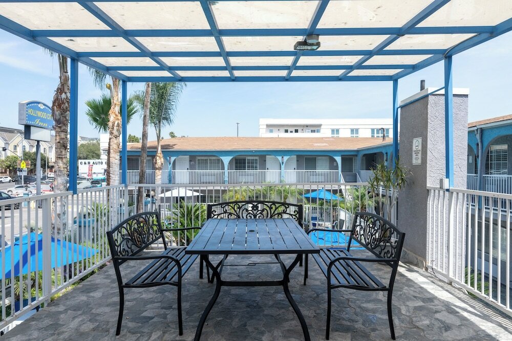 Фото Hollywood City Inn