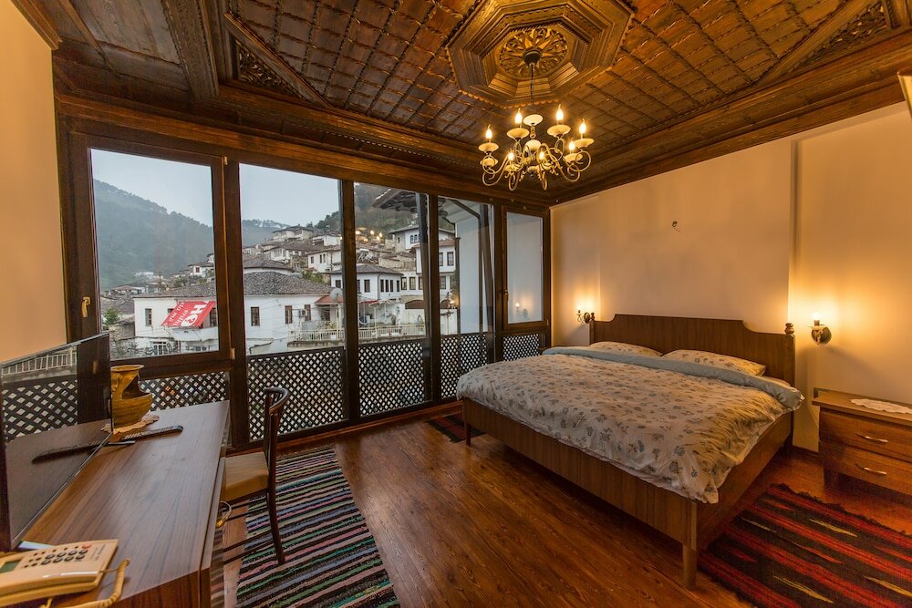 Фото Hotel Onufri