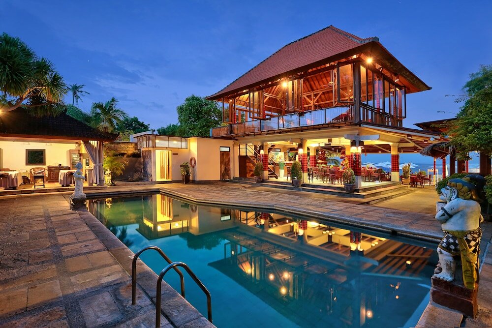 Фото Respati Beach Hotel