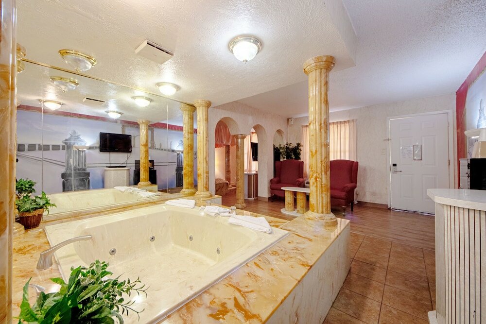 Фото Economy Inn & Suites