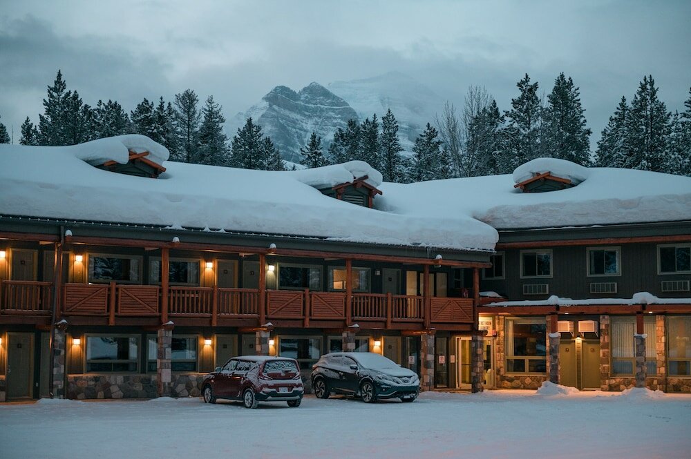 Фото Mountaineer Lodge