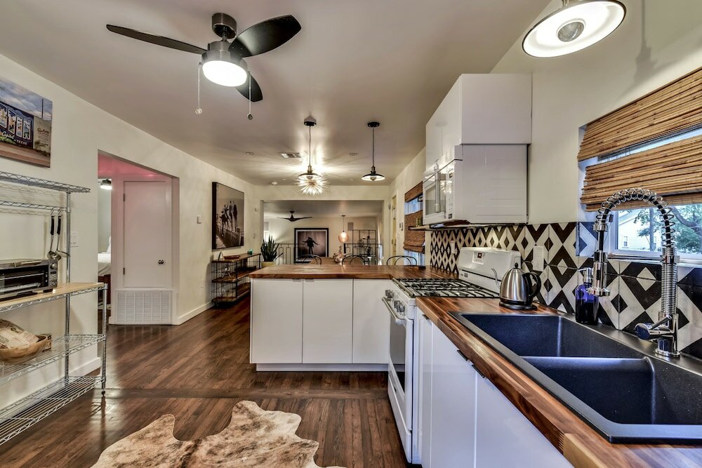 Фото The Eastside Lodge Austin