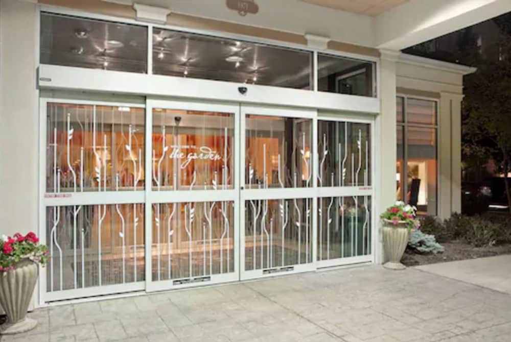 Фото Hilton Garden Inn Queens/JFK Airport