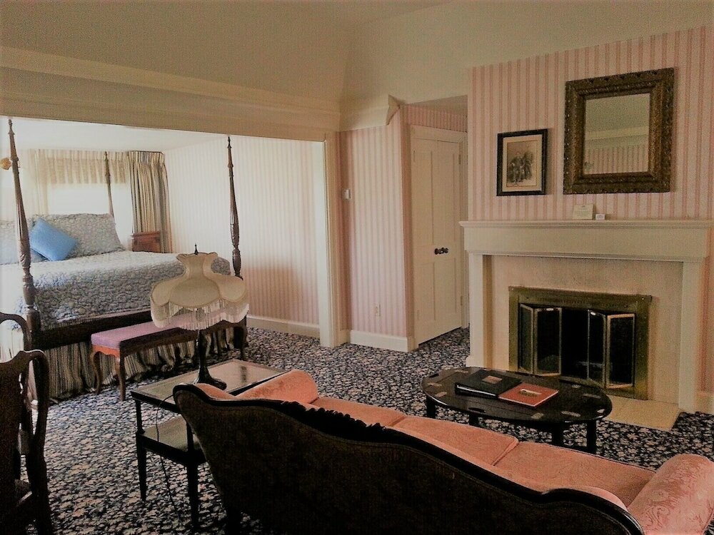 Фото The Mendocino Hotel and Garden Suites