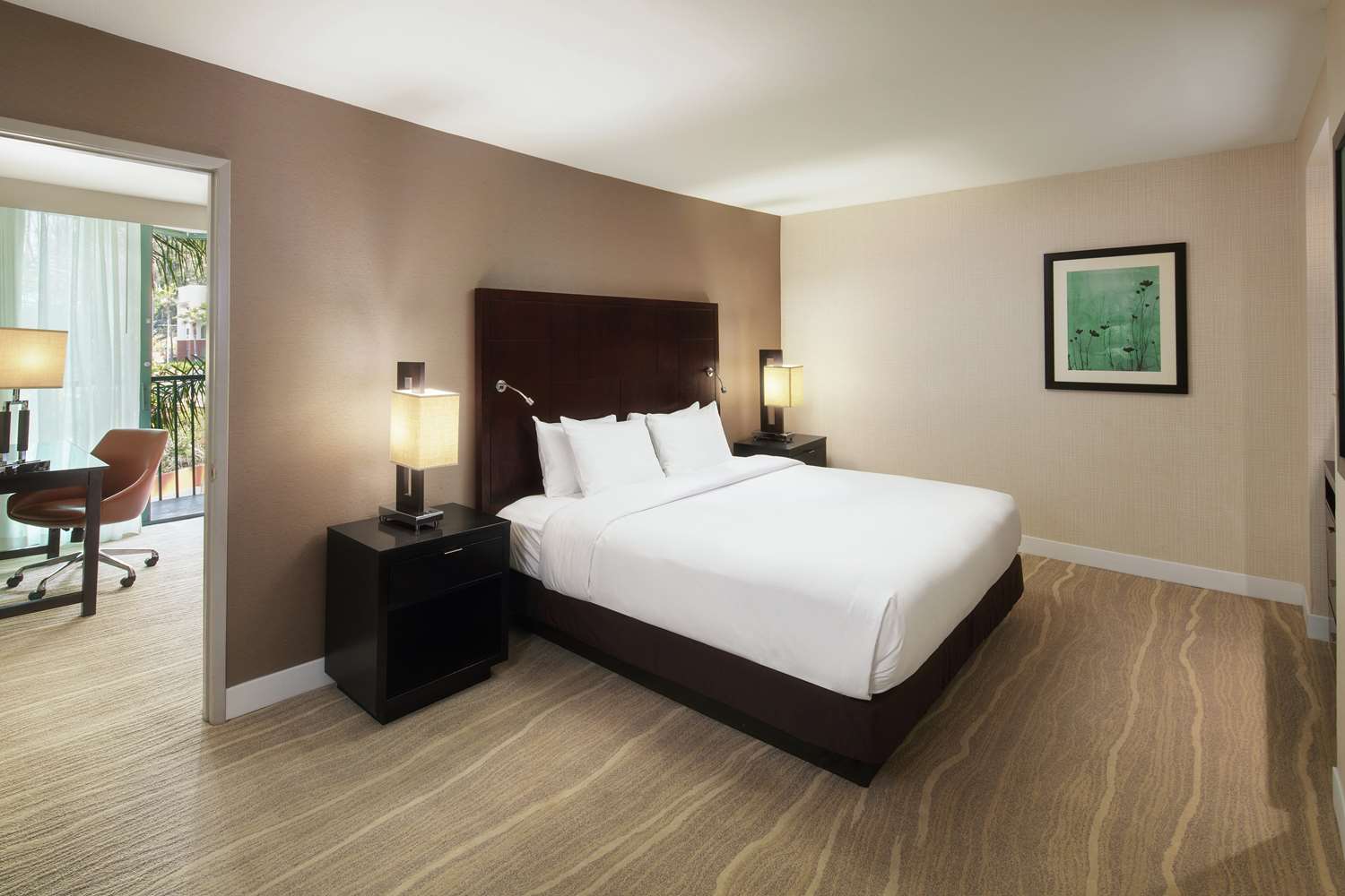 Фото Doubletree by Hilton Hotel Circle