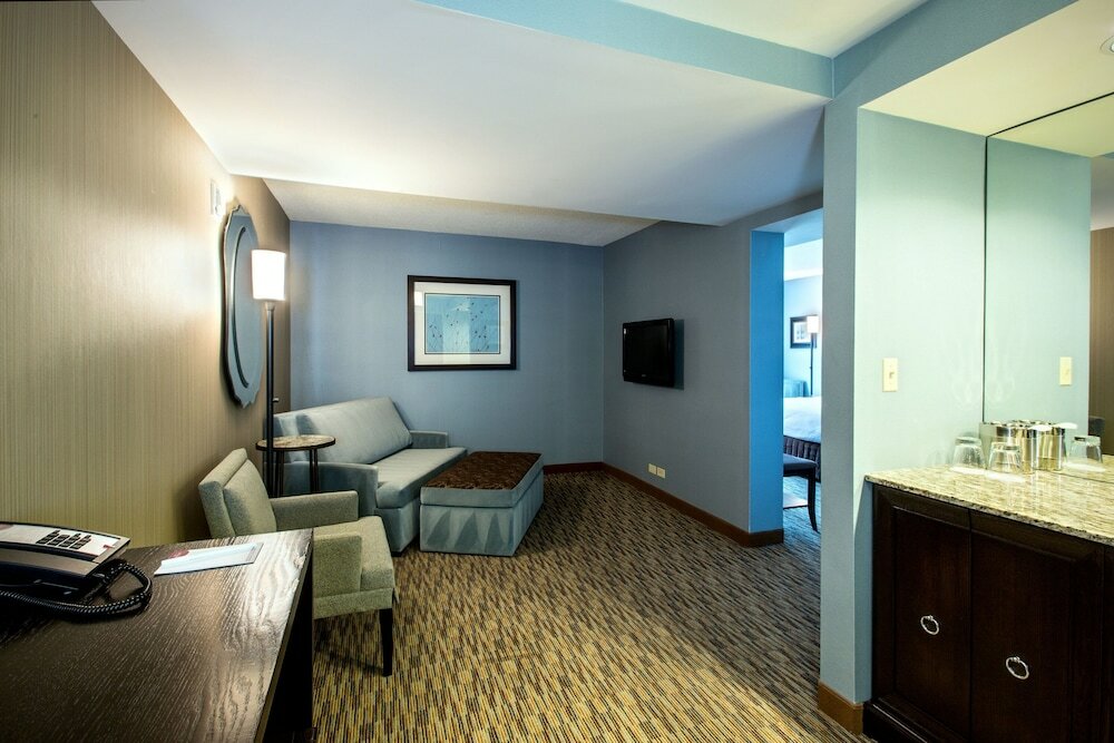 Фото Crowne Plaza Lombard Downers Grove, an Ihg Hotel
