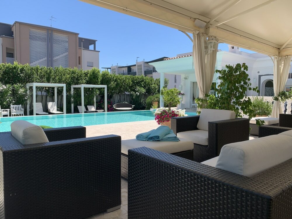 Фото White House Luxury Hospitality